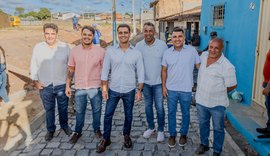 Prefeito de Maceió visita obras de pavimentação esperadas há anos no Benedito Bentes
