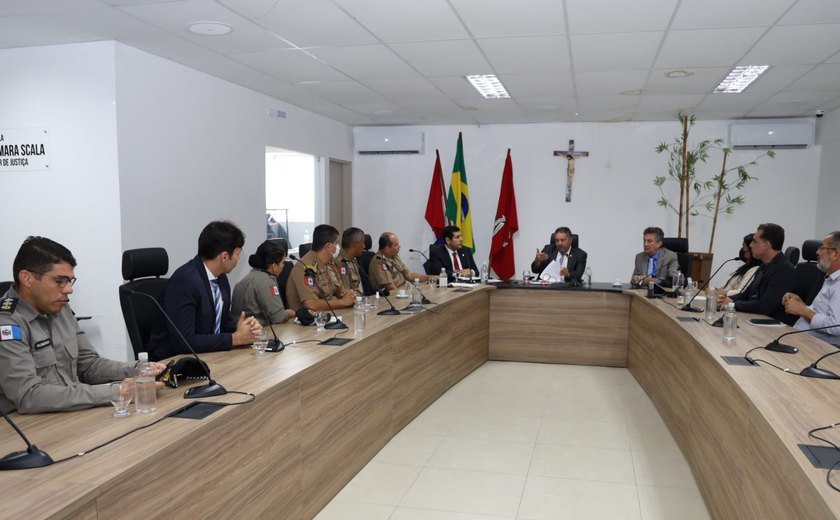 MPAL discute implantação de câmeras corporais por policiais militares