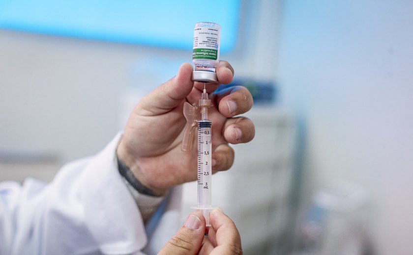 ImunizaVan percorre bairros de Maceió levando vacinação contra a Influenza