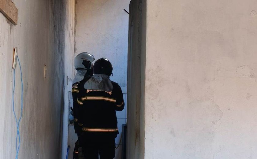Incêndio em residência mobiliza Corpo de Bombeiros no bairro Levada