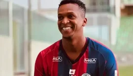 Jô, ídolo do Corinthians, é preso em aeroporto por dívida de pensão