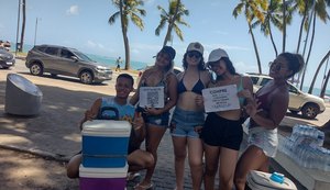 Turma vende água para custear formatura