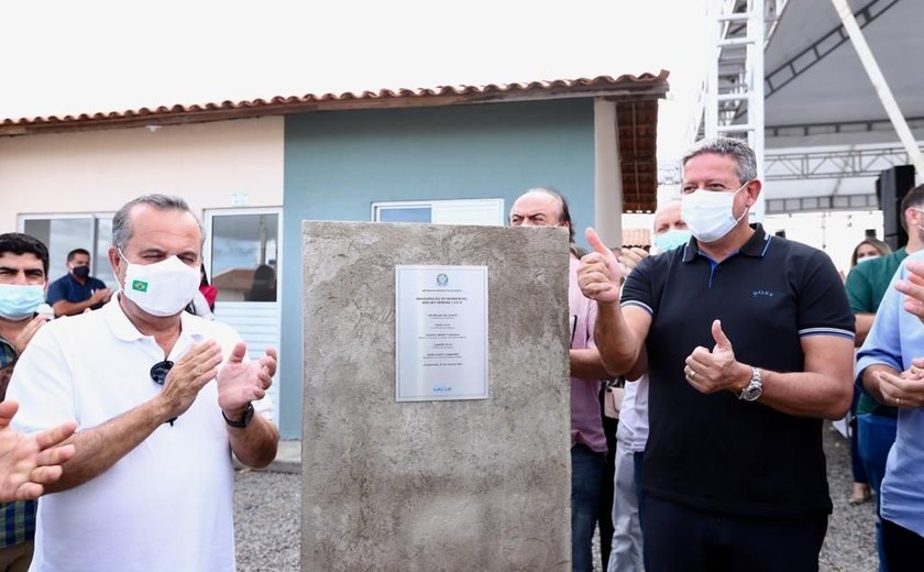 300 casas foram entregues em Junqueiro para população vulnerável