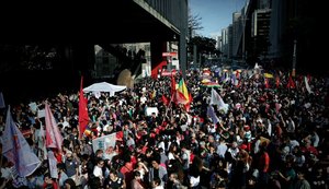 Mulheres fazem ato por todo o Brasil contra o candidato Jair Bolsonaro e pela democracia