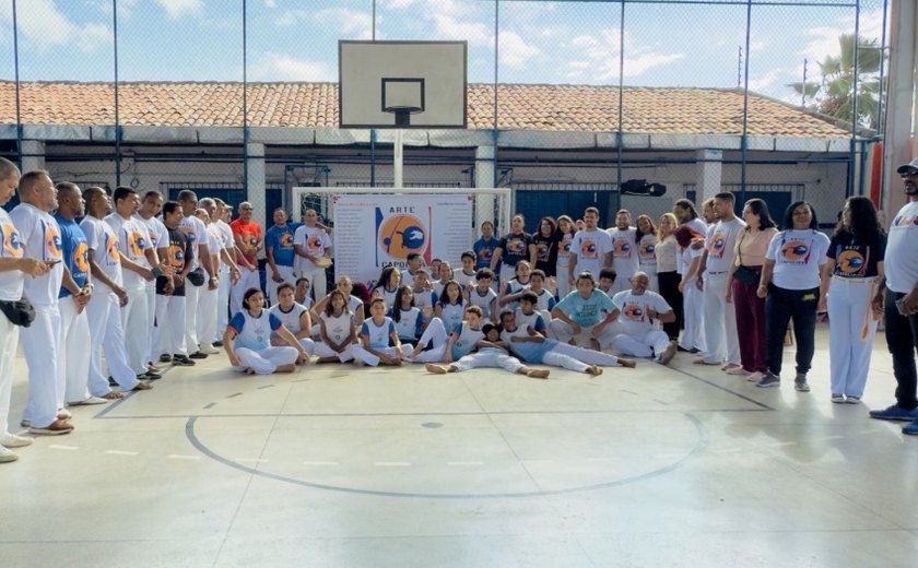Arte Capoeira resgata identidade, fortalece vínculos e transforma vida de estudantes