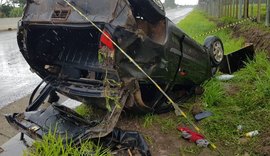 Motorista perde o controle de Celta e capota em Arapiraca