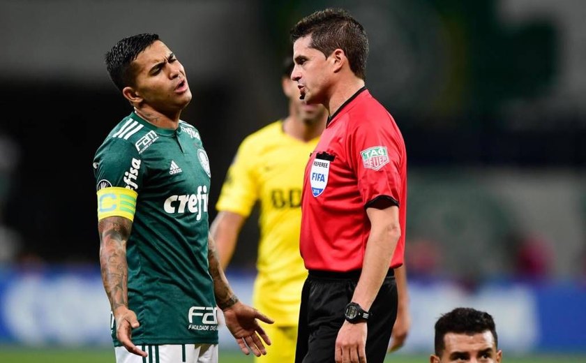 Keno marca, mas Tevez empata e Palmeiras sai vaiado