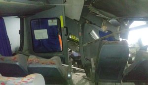 Ônibus invade posto de combustíveis em Arapiraca e deixa feridos