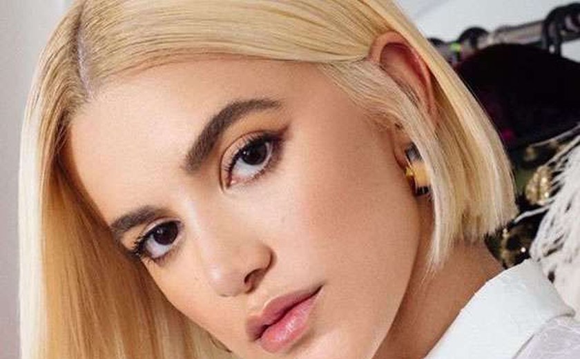 Cantora e ex-BBB Manu Gavassi teria recebido R$ 500 mil para ficar loira