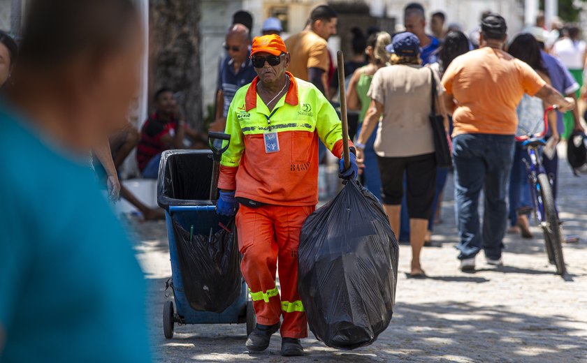 Cerca de 70 mil pessoas visitaram os cemitérios de Maceió
