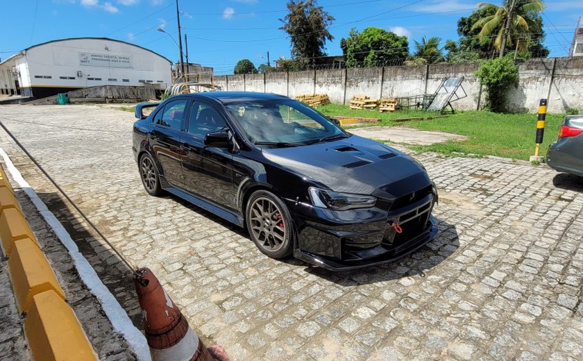 Veículo de luxo com alterações em suas características é recolhido durante operação