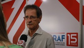 Superintendente do Sebrae visita estande da Jorgraf na Feira Coop