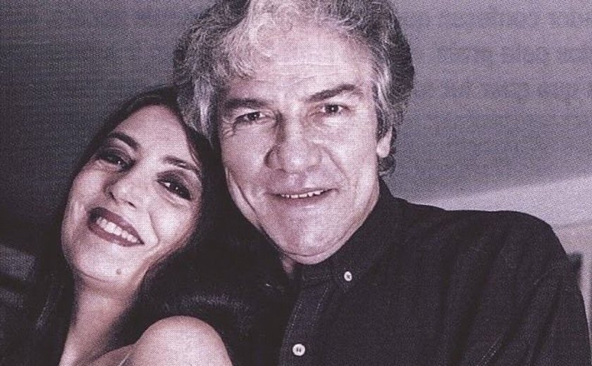 Após morte de marido, atriz preocupa familiares por não sair de casa
