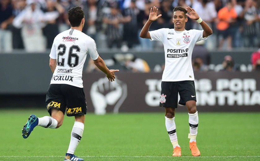 Corinthians domina Palmeiras e clássico segue alvinegro