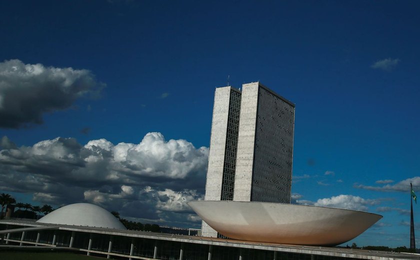 Congresso aprova Orçamento com salário mínimo de R$1.320 para 2023