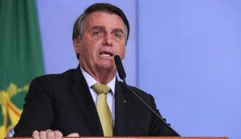 Bolsonaro critica ministros do STF e diz que três são contra voto impresso