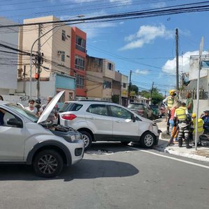 Ronda No Bairro Presta Socorro A V Tima De Colis O Entre Dois Carros Na