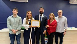 Câmara entrega Comenda Arthur Ramos à médica Marluce Viégas
