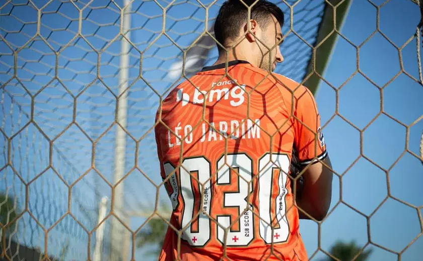 Vasco anuncia renovação de contrato de Léo Jardim
