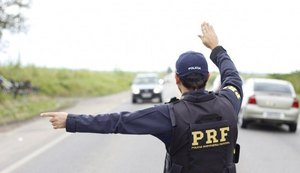 PRF prende homem com carteira de habilitação falsa no interior de Alagoas
