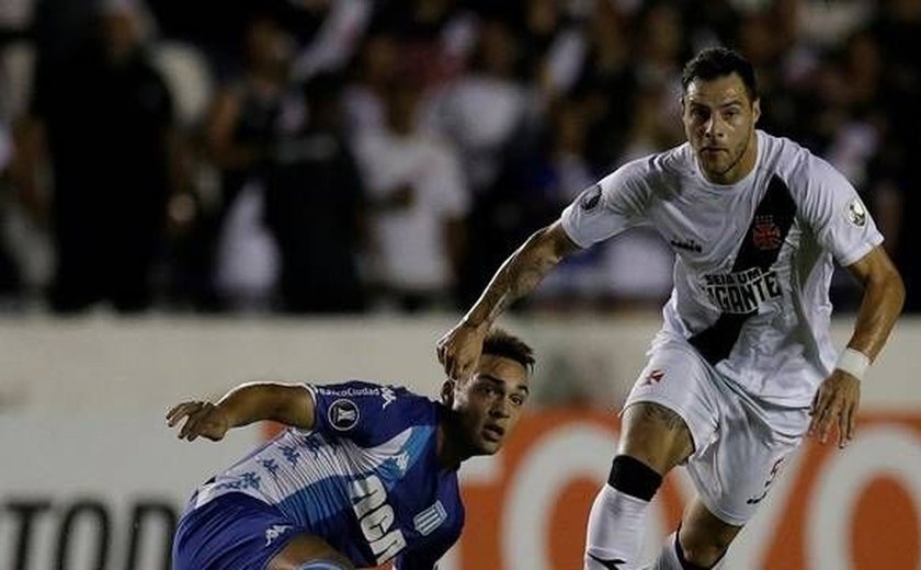 Vasco empata com Racing em casa e se complica na Libertadores