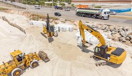 Infraestrutura executa obras de contenção do mar no Pontal da Barra