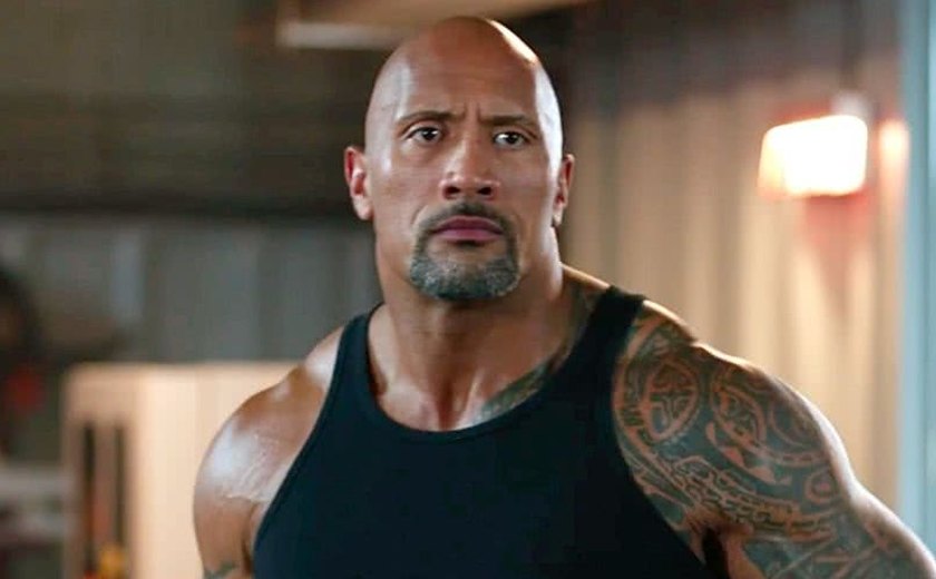 The Rock surge irreconhecível após perder 30 kg e nova aparência choca fãs