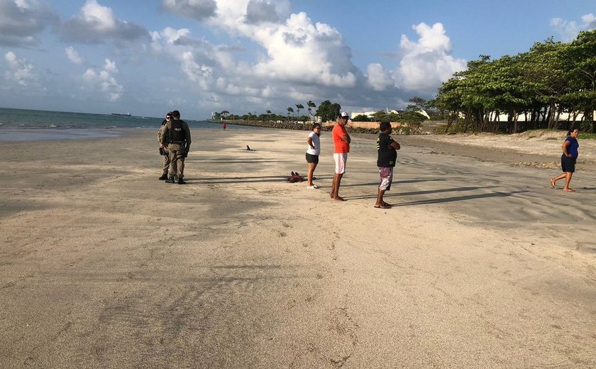 Idoso de 72 anos encontrado morto na areia da Praia de Pajuçara foi vítima de afogamento, diz IML