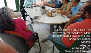 Uniprópolis e Ibama discutem substituição da criação de porcos por abelhas em Piaçabuçu