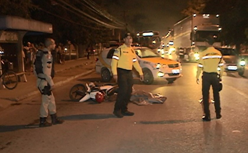 Motociclista morre atropelado por caminhão no Tabuleiro dos Martins