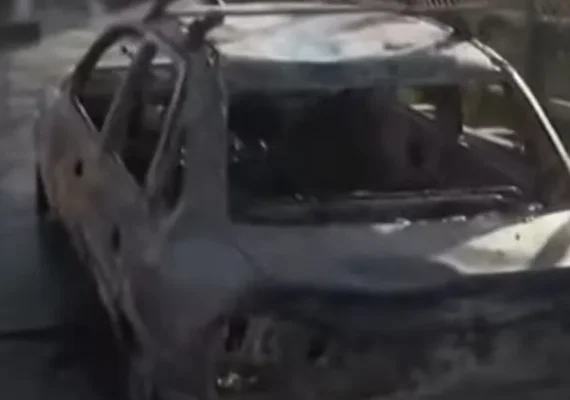 Veículo incendeia na Ponte do Reginaldo e queima totalmente; suspeita é de incêndio criminoso