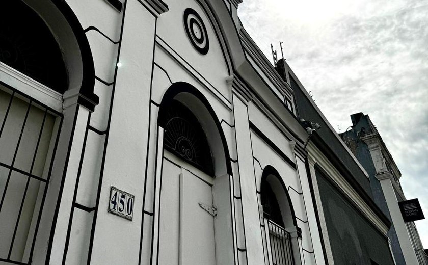 Theatro Homerinho recebe o espetáculo “Coco de Capote – Noite dos Cocos e Emboladas” com celebração à cultura nordestina