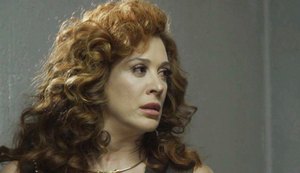 'Verão 90': Lidiane se junta a Janaína e acaba com a raça de Mercedes
