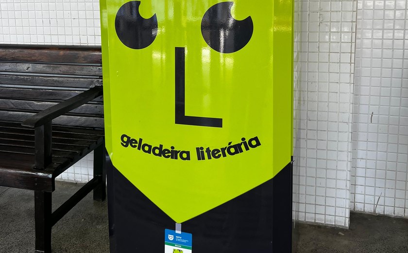 Geladeira Literária necessita urgente de doação de livros