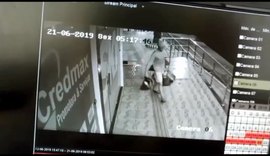 Ladrão arromba loja, furta roupas e foge andando pelo Centro