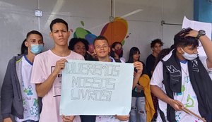 Estudantes realizam protesto na Secretaria Estadual de Educação