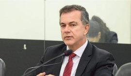 Ronaldo Medeiros protocola projeto de lei que pune discriminação as pessoas LGBTQIA+ em Alagoas