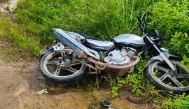 Colisão entre motociclistas deixa ao menos um ferido em Lagoa da Canoa