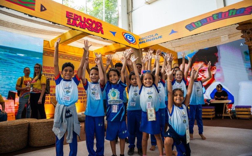 Centenas de estudantes participam do início das atividades da Semed na 11ª Bienal do Livro de Alagoas