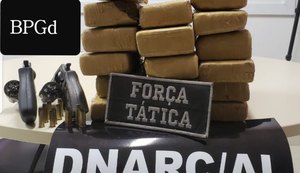 Ação integrada detém duas pessoas e apreende 18 quilos de maconha no Benedito Bentes