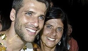 Após barracos em família, mãe de Bruno Gagliasso dá entrada em hospital no Rio