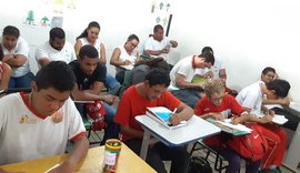 Alunos com deficiência se formam com cerimônia de celebração na Pestalozzi de Maceió