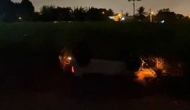 Motorista morre após perder controle da direção e capotar com carro