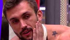 'BBB 21': Arthur se machuca durante prova do líder e é levado ao hospital