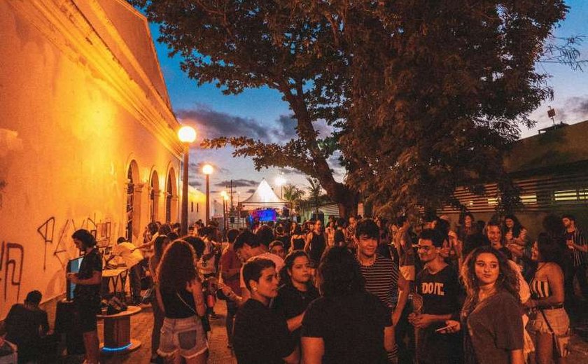 Festival alagoano realiza apresentações e intervenções artísticas nas ruas do Jaraguá