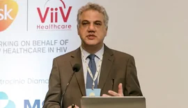 Covid-19 não desapareceu e casos continuam ocorrendo, alerta médico