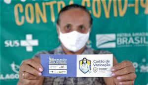 Idosos com menos de 70 anos começam a ser vacinados contra Covid