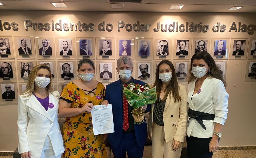 Abaixo assinado “queremos uma mulher advogada como desembargadora do TJ/AL” é entregue