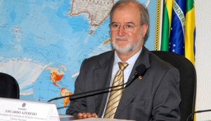 Condenado no mensalão tucano, Azeredo se entrega à Polícia de Minas Gerais
