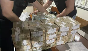 Polícia Federal encontra R$ 3,2 milhões em sacos de lixo